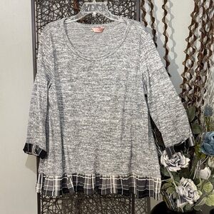 Gray and Black Women's Top